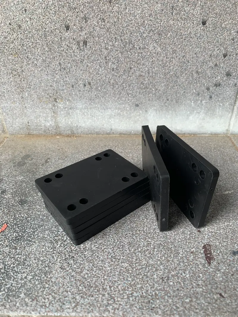 1/4 Riser Pads Black 1