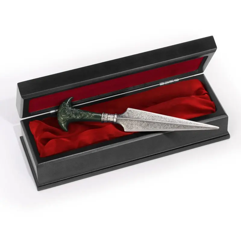 Bellatrix Lestrange's Dagger By The Noble Collection 1