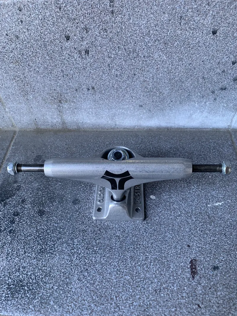 Destructo D1 5.50” Silver 1