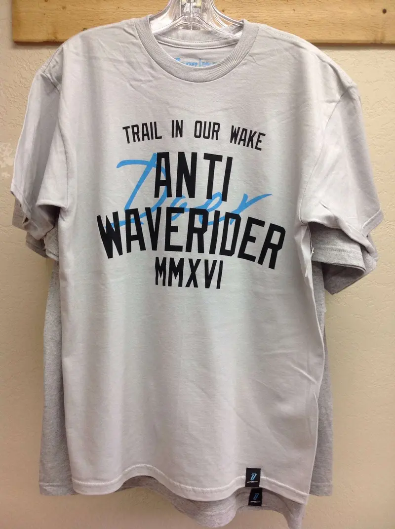 Doer Anti-Waverider Graphic T-Shirt