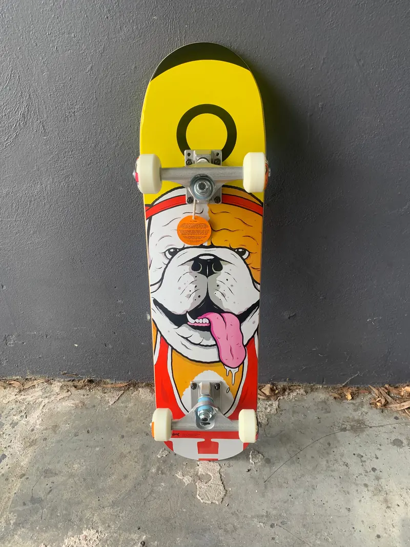 Holiday Sporting Bulldog 7.75” 1