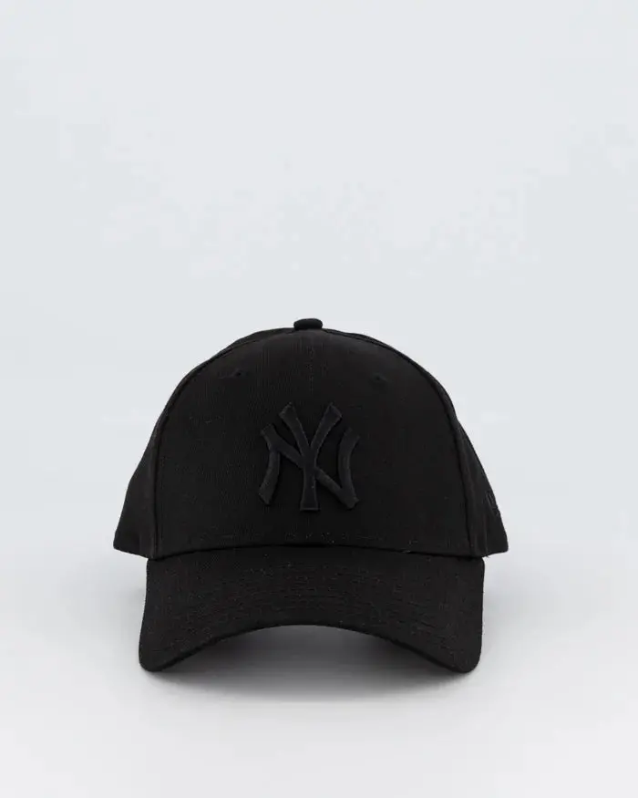 New Era New York Yankees Black On Black 9Forty 1