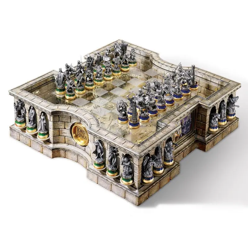 The Lord Of The Rings Collector's Chess Set By The Noble Collection 1
