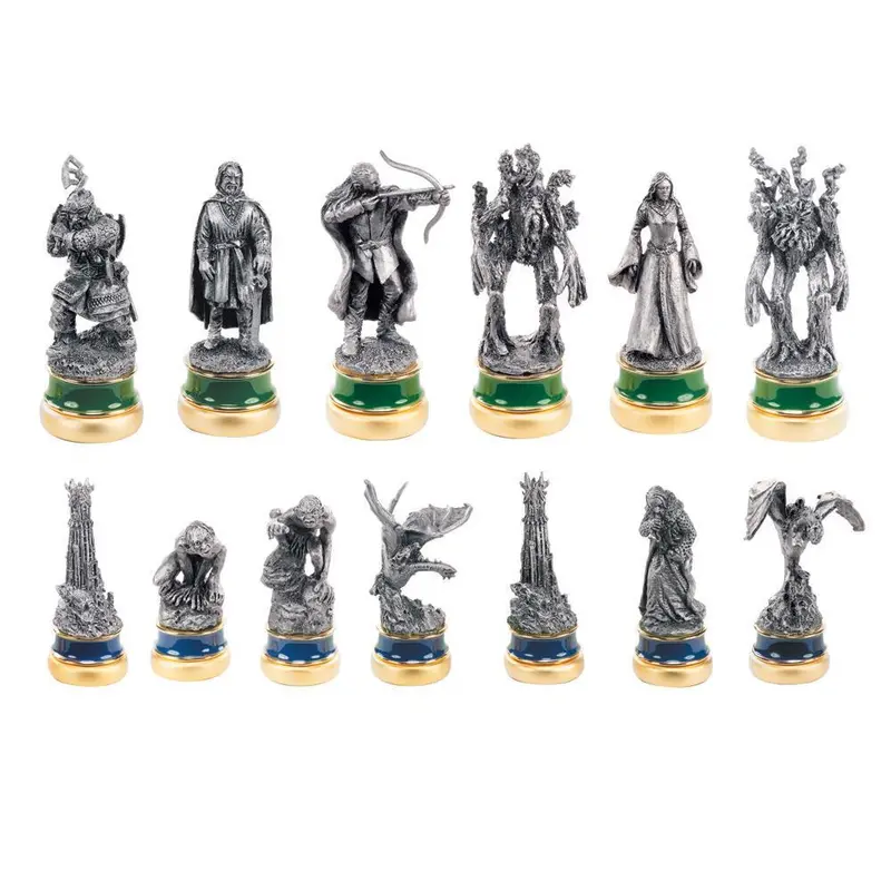 The Lord Of The Rings The Two Towers&Trade; Chess Pieces / Small Figures By The Noble Collection 1