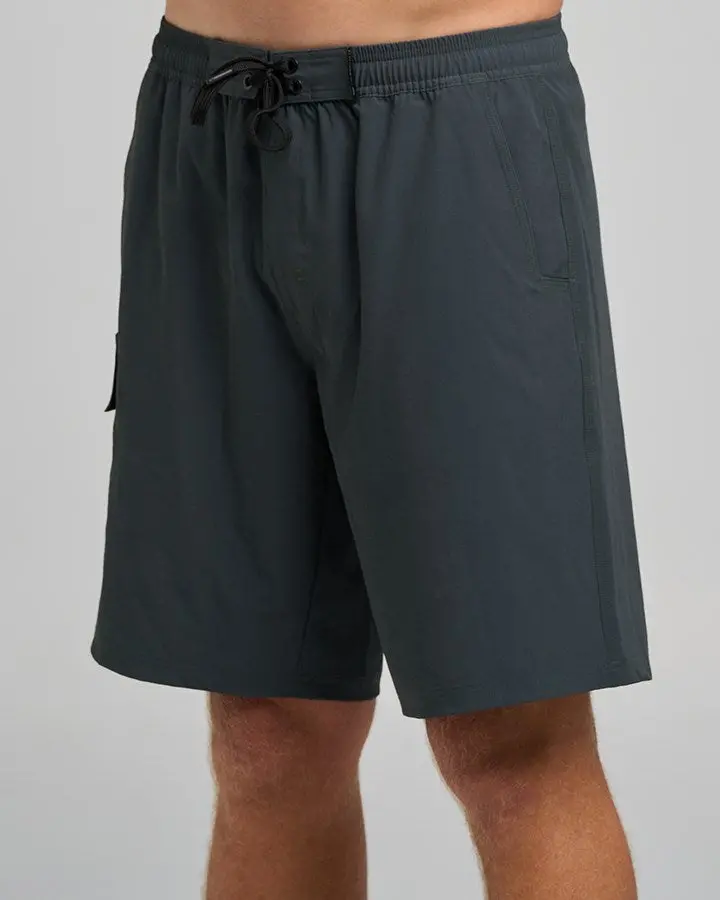 The Mad Hueys Beached | 20" Boardshort 1