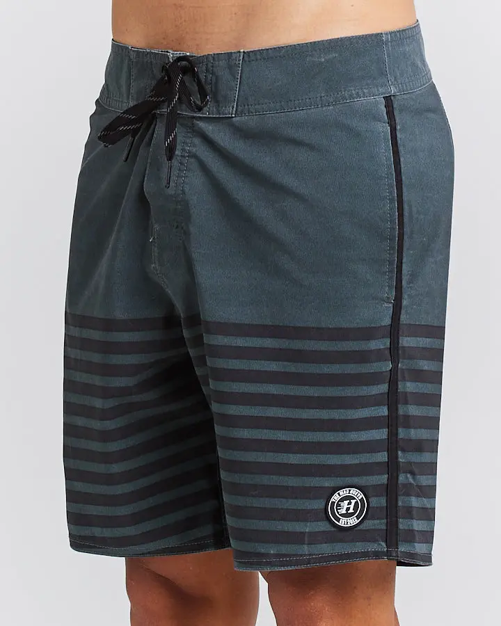 The Mad Hueys Onya Boardshort 18" 1