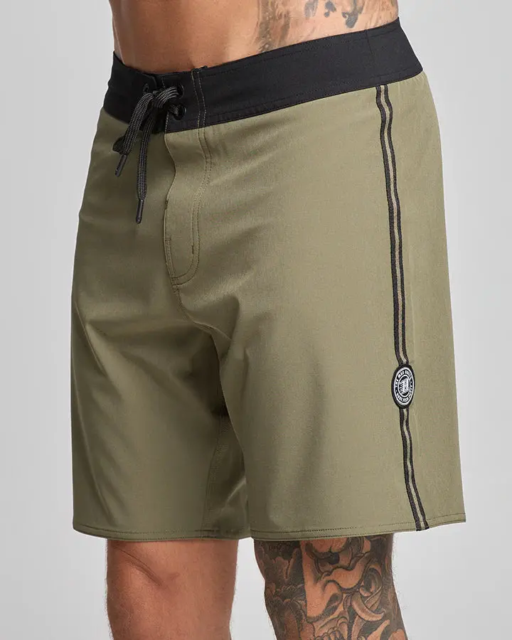 The Mad Hueys Send It | 18" Boardshort 1
