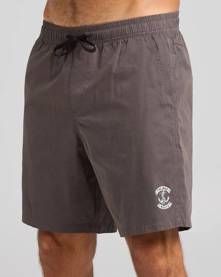 The Mad Hueys Skull Anchor | 18" Volley Short 1