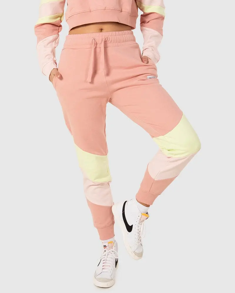 Unit Swift Womens Trackpant 1